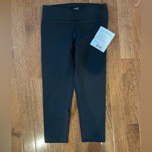Athleta Girl NWT new black chit chat capri size medium (8/10)
